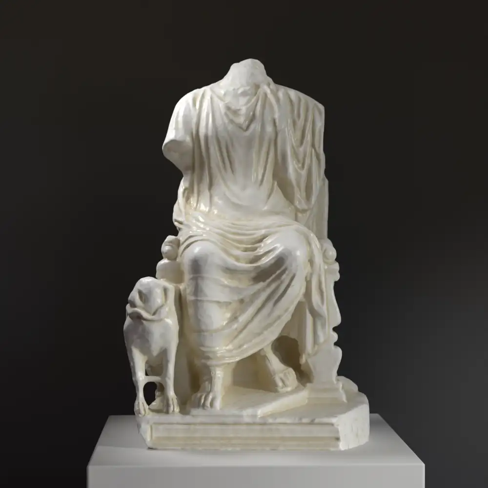 Sculpture représentant Sérapis, divinité assise sur un trône, sans tête.