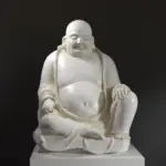 Sculpture du Bouddha Budai de Henan, représentant un moine souriant.