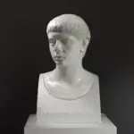 Buste d'Hermès d'un Conducteur de Char en résine avec effet marbré et bronze.