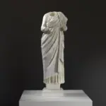 Sculpture de l'Hermès de Dionysos en résine avec finition patinée.
