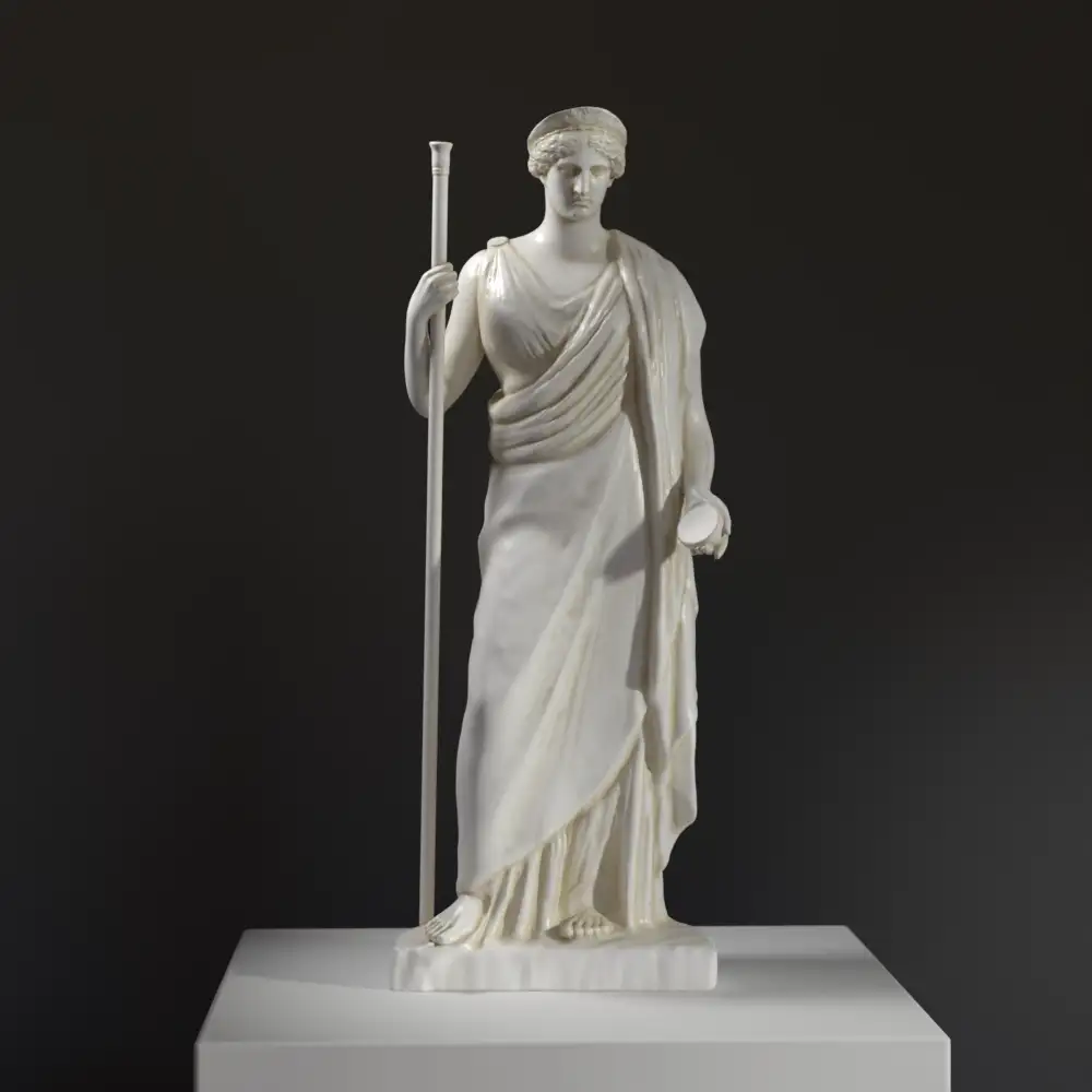 Sculpture représentant Junon, la déesse romaine, avec un paon.
