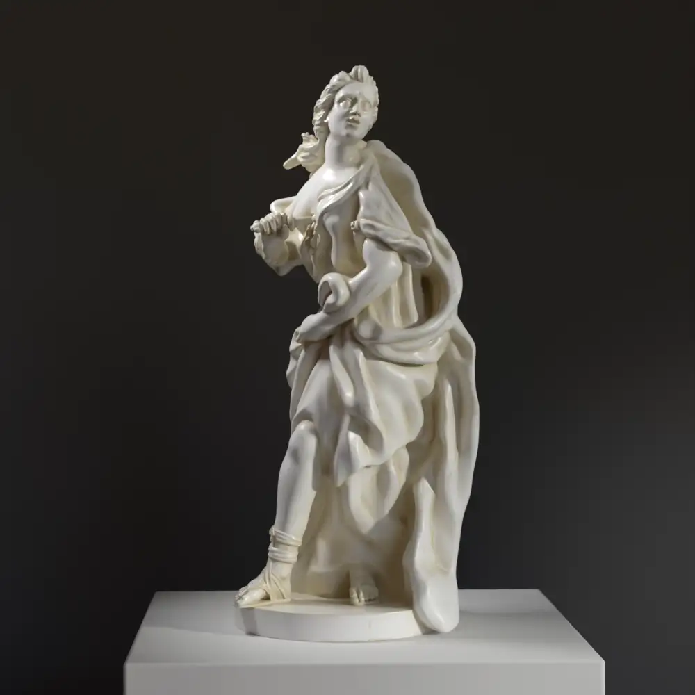 Sculpture de Lucretia Pompeia en résine avec finition patinée.