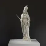 Sculpture de la Madonna 2 en résine avec effet marbré et bronze.