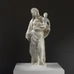 Sculpture de la Madonna col Bambino en résine avec effet marbré et bronze.