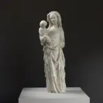 Sculpture de la Madone de Michle en résine avec finition marbrée.