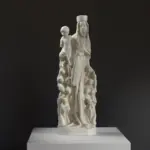 Sculpture de la Madone Protectrice, réplique en résine