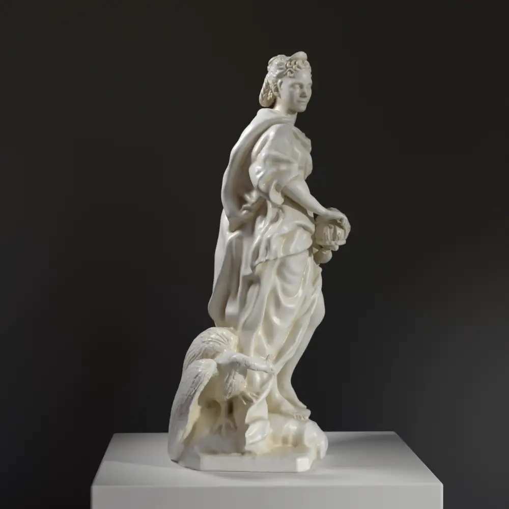Sculpture de Marie Leszczynska au musée du Louvre à Paris, réalisée par Guillaume Coustou l'Aîné.