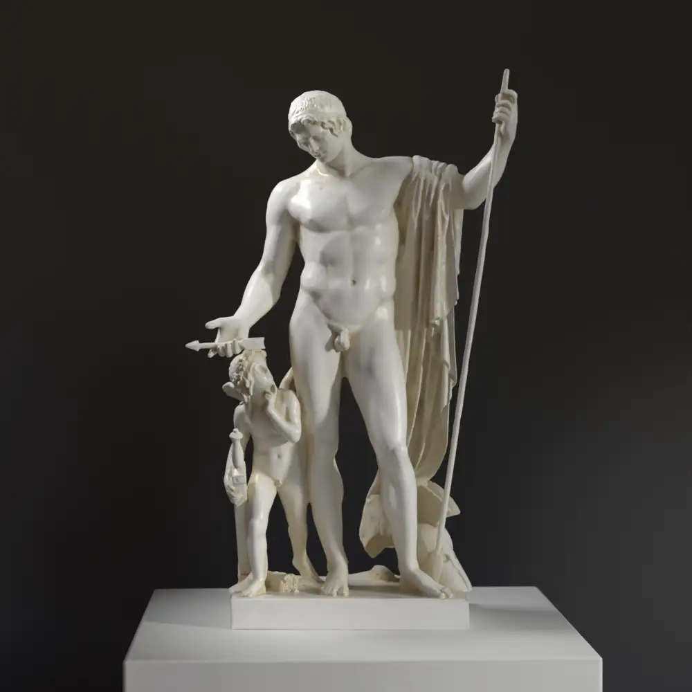 Sculpture représentant Mars et Cupidon en interaction ludique.