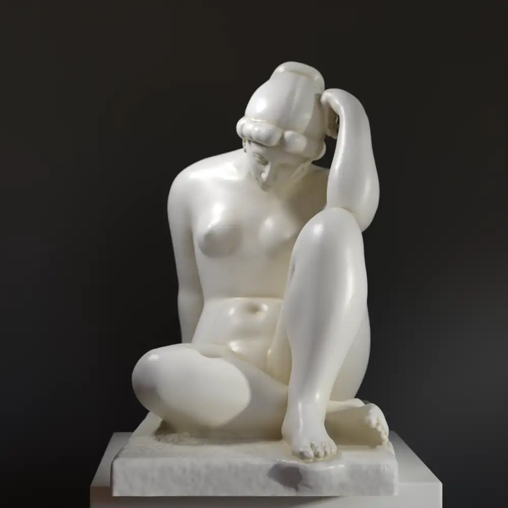 Réplique de la sculpture Méditerranée d'Aristide Maillol, mettant en avant la féminité et la grâce.