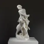 Sculpture de Méléagre en résine avec patine imitant le marbre et le bronze.