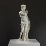 Sculpture de Mercure en résine avec effet de patine marbrée et bronze.