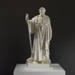 Sculpture de Napoléon 1er en résine avec patine imitant le marbre et le bronze.