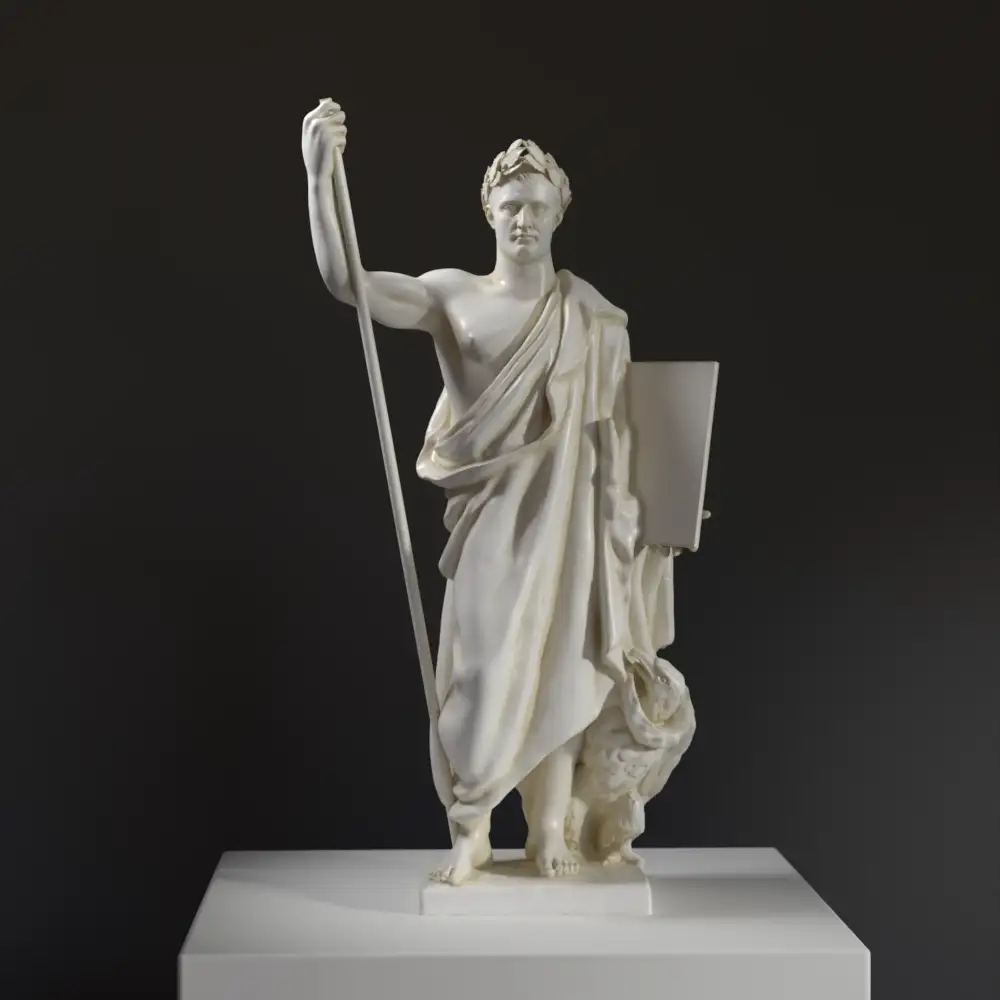 Sculpture de Napoléon I drapé dans une toge, tenant le Code Civil.
