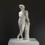 Réplique de la sculpture de Narcisse, mettant en avant son regard envoûtant et sa forme gracieuse.