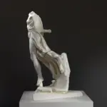 Sculpture de la Victoire de Paionios en résine, représentant la déesse ailée Nike.