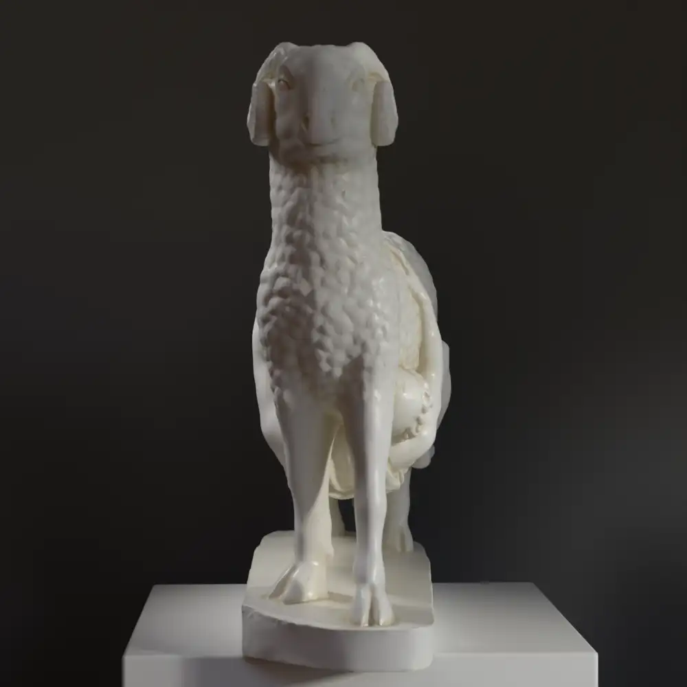 Sculpture d'Odysseus échappant à Polyphème, mettant en avant des détails réalistes.