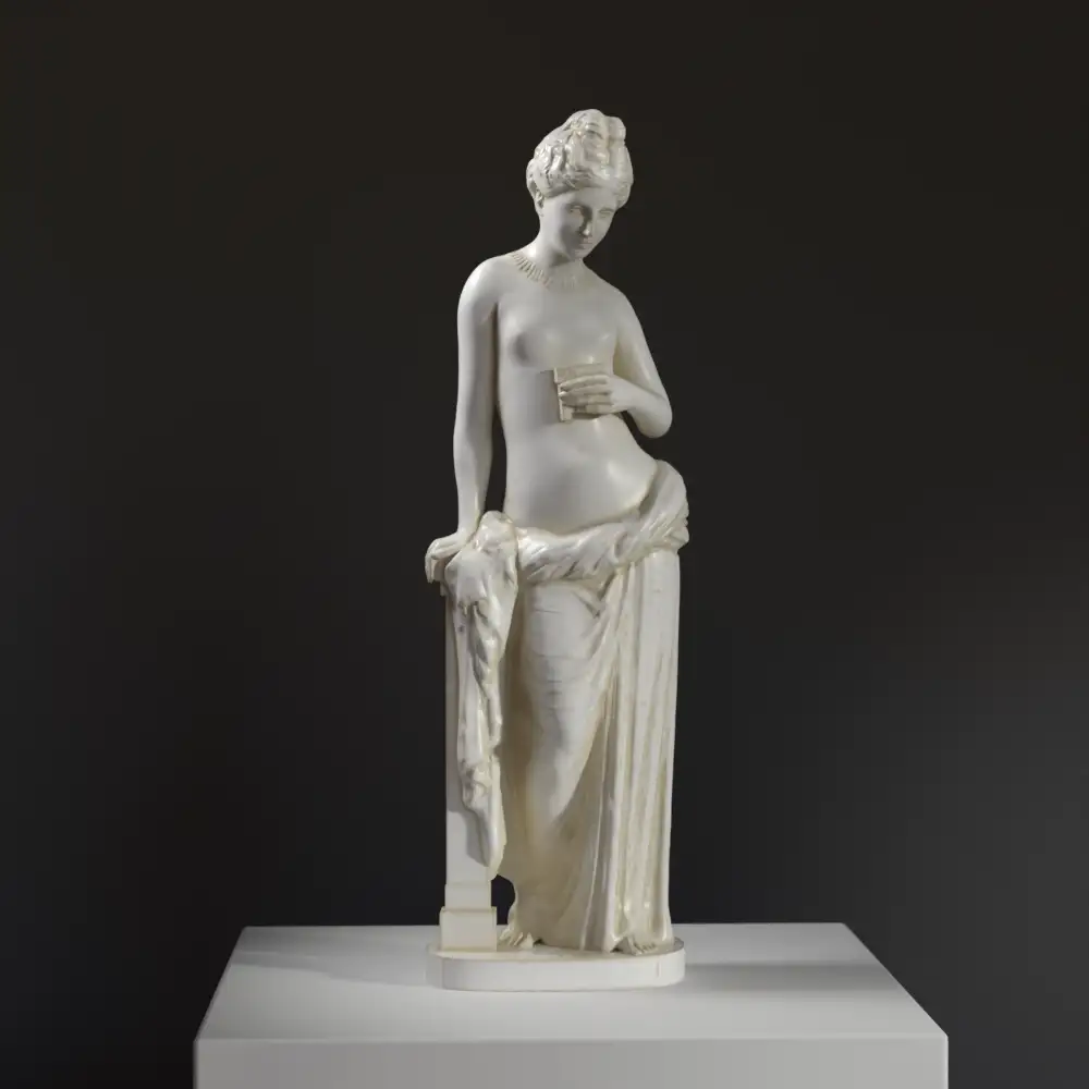 Sculpture de Pandore en résine avec finition marbre et bronze.