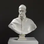 Buste du Pape Innocent X en résine avec finition patinée.