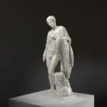 Sculpture de Ganymède enlevé par un aigle, représentant la mythologie grecque.