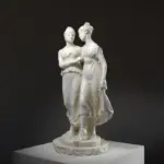 Sculpture des Sœurs Campbell, représentant Emma et Julia dansant.
