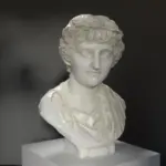 Buste en résine de l'Impératrice Livia, représentant la grâce impériale.