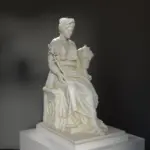 Sculpture de La Paix au Louvre Paris, représentant une figure féminine symbolisant Marianne.