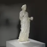 Sculpture de La Providence, réplique au Louvre à Paris.