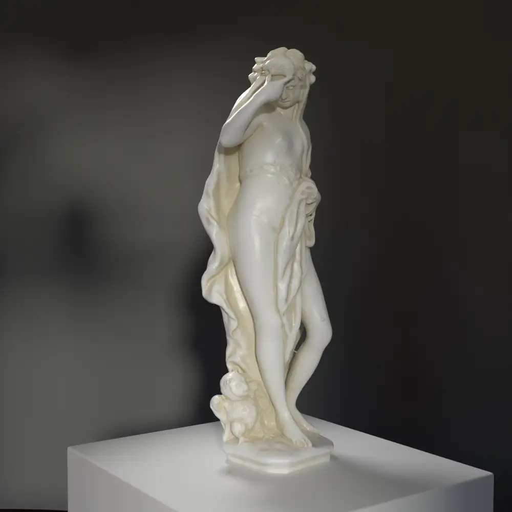Sculpture de Nyx, déesse de la nuit, en résine avec une patine riche.