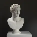 Buste du héros Méléagre en résine avec finition patinée.