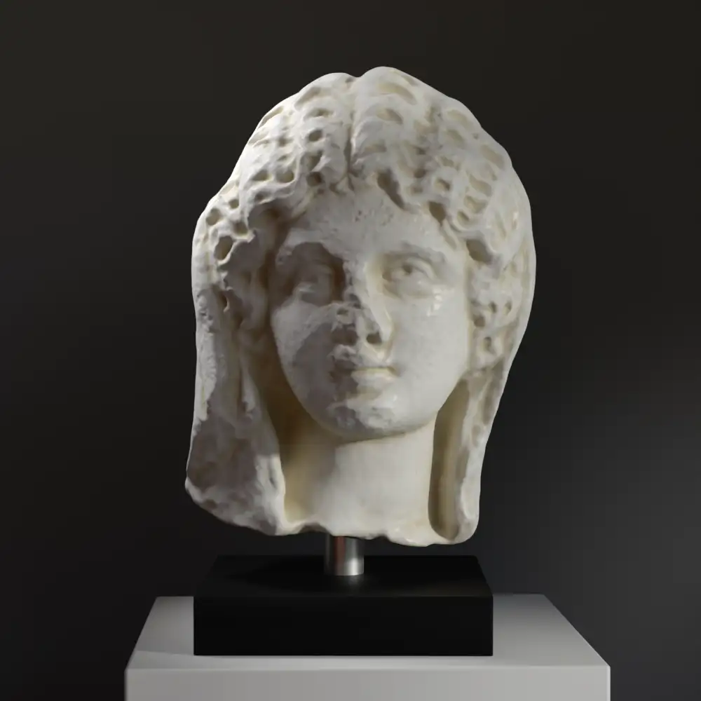 Buste en marbre romain représentant le portrait d'une jeune femme.