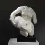 Sculpture de Silène en marbre romain, représentant le compagnon jovial de Dionysos.