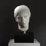 Buste d'un Jeune Athlète en résine avec patine imitant le marbre.