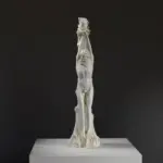 Replica della scultura 'La Tortura di Marsia' al Louvre di Parigi.