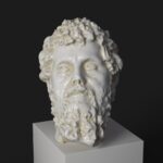 Busto di Settimio Severo in resina con effetto marmoreo e bronzeo.