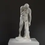 Replica della scultura di Caino dopo aver ucciso Abele al Giardino delle Tuileries di Parigi.