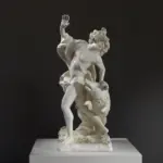 Replica della scultura 'Morte di Adone' in resina con effetto marmo e bronzo.