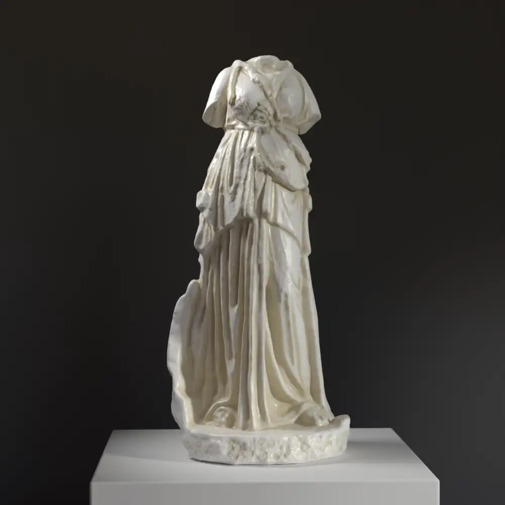 Scultura della Statua in Marmo di Atena, rappresentazione della dea greca.