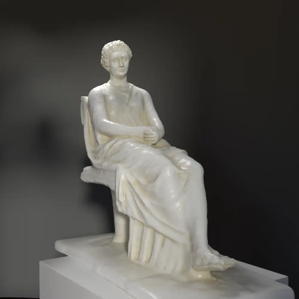 Replica della scultura della cosiddetta Agrippina, con dettagli in marmo e bronzo.