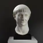 Busto dell'Imperatore Traiano in resina con finitura in marmo e bronzo.