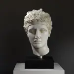 Busto della Testa di un Atleta in Marmo con dettagli realistici.