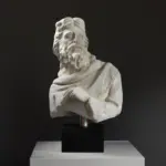 Busto del Profeta Aggeo in resina con finitura in marmo e bronzo.