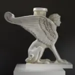 Replica van de Sphinx in het Huis van de Faun uit Pompeii, met marmer- en bronzen afwerking.