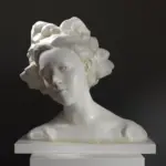 Buste van de Jongeman, vervaardigd uit hoogwaardig resin met een marmerachtige afwerking.