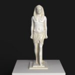 Standbeeld van Osiris-Antinous, vervaardigd uit hoogwaardige hars met marmer- en bronzen patina.